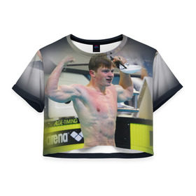 Женская футболка 3D укороченная с принтом АДАМ ПИТИ в городе Новоалтайск, 100% полиэстер | круглая горловина, длина футболки до линии талии, рукава с отворотами | Тематика изображения на принте: 