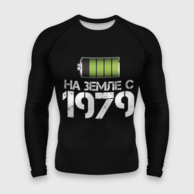 Мужской рашгард 3D с принтом На земле с 1979 в городе Новоалтайск,  |  | 1979 | батарейка | год рождения | на земле | прикол