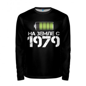 Мужской лонгслив 3D с принтом На земле с 1979 в городе Новоалтайск, 100% полиэстер | длинные рукава, круглый вырез горловины, полуприлегающий силуэт | 1979 | батарейка | год рождения | на земле | прикол