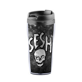 Термокружка-непроливайка с принтом SESH Team (Bones) в городе Новоалтайск, внутренняя часть — пищевой пластик, наружная часть — прозрачный пластик, между ними — полиграфическая вставка с рисунком | объем — 350 мл, герметичная крышка | bones | boy | dead | deadboy | elmo | hdmi | hip | hop | kennedy | metal | rap | rapper | scream | sesh | seshollowaterboyz | skull | team | кеннеди | кости | костя | метал | рэп | рэпер | сеш | скрим | сэш | хип | хоп | череп | элмо