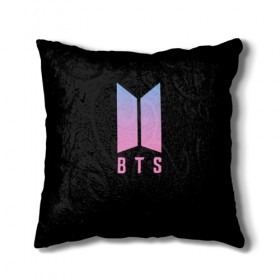 Подушка 3D с принтом BTS J-hope в городе Новоалтайск, наволочка – 100% полиэстер, наполнитель – холлофайбер (легкий наполнитель, не вызывает аллергию). | состоит из подушки и наволочки. Наволочка на молнии, легко снимается для стирки | Тематика изображения на принте: bts | j hope | бтс | группа | корейская | музыка | розовый | цветы | черный