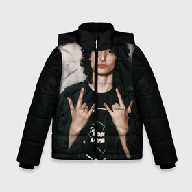 Зимняя куртка для мальчиков 3D с принтом finn wolfhard в городе Новоалтайск, ткань верха — 100% полиэстер; подклад — 100% полиэстер, утеплитель — 100% полиэстер | длина ниже бедра, удлиненная спинка, воротник стойка и отстегивающийся капюшон. Есть боковые карманы с листочкой на кнопках, утяжки по низу изделия и внутренний карман на молнии. 

Предусмотрены светоотражающий принт на спинке, радужный светоотражающий элемент на пуллере молнии и на резинке для утяжки | finn wolfhard | очень странные дела | финн вулфард