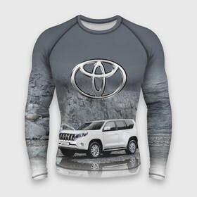 Мужской рашгард 3D с принтом Toyota Land Cruiser на фоне скалы в городе Новоалтайск,  |  | car | off road vehicle | rock | toyota | автомобиль | внедорожник | скала | тойота